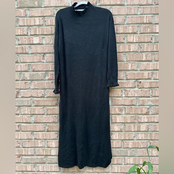 Elegant Black Turtleneck Dress - Picture 1 of 10